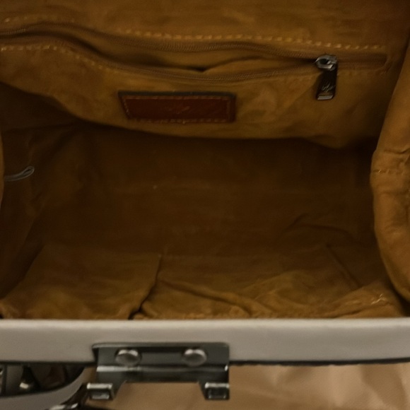 Patricia Nash Gracchi Tooled Leather Crossbody - Picture 8 of 12